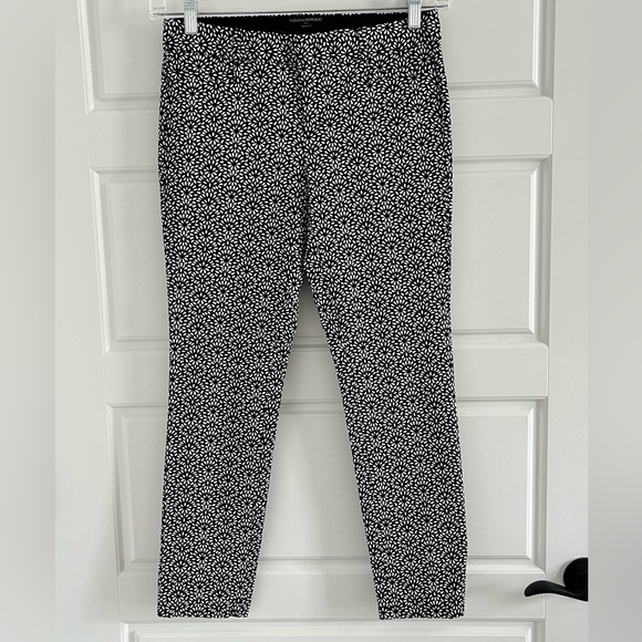 Banana Republic Sloan Crop Ankle Length Pants Slacks Black White Floral New 2 - Picture 1 of 12